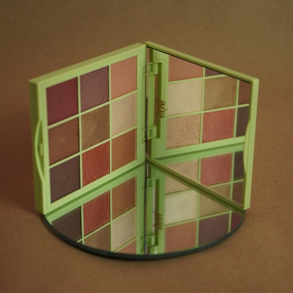 NEW! eyeshadow palette - Picture 5 of 8